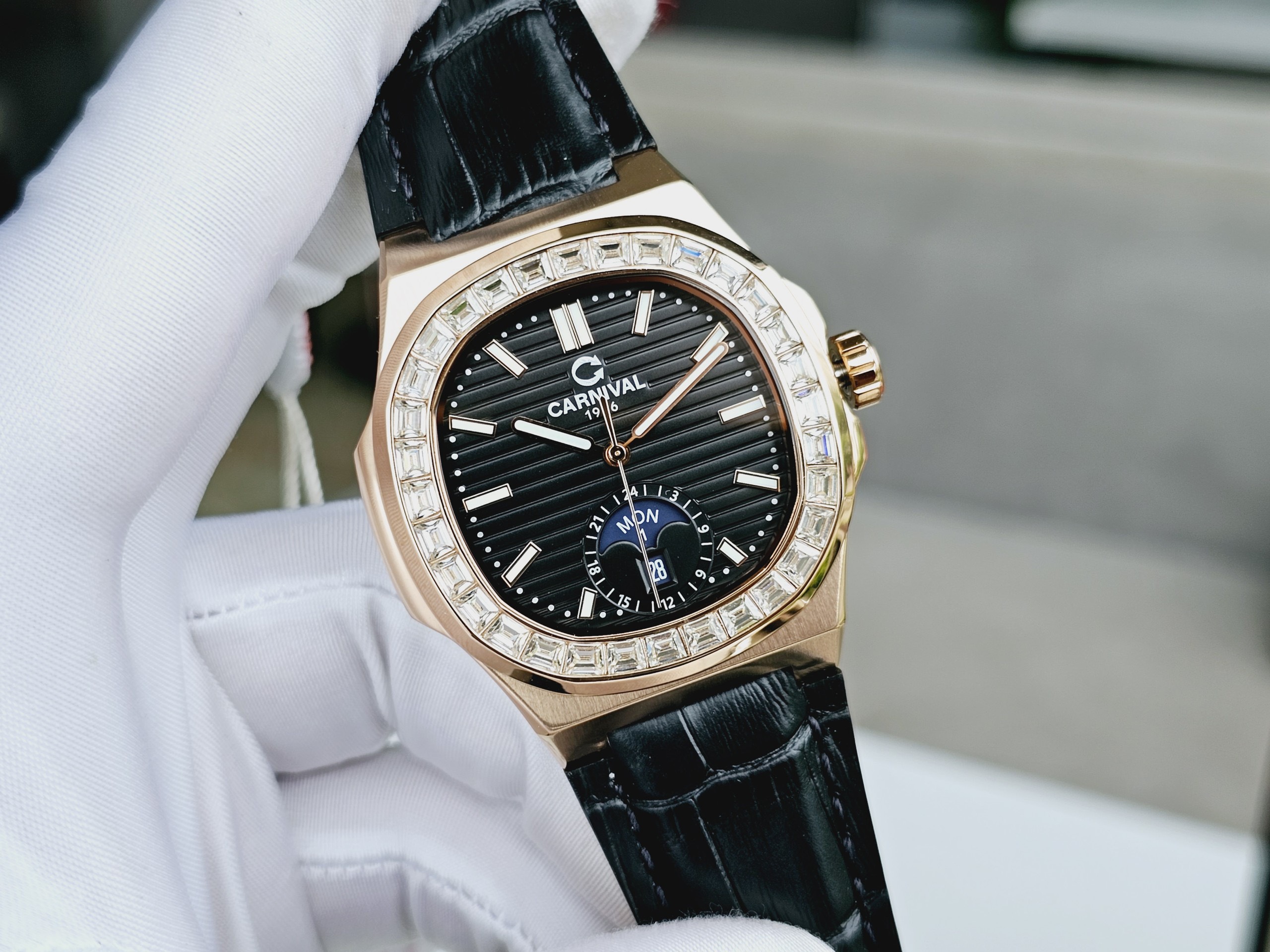 Carnival Nautilus 8110G phiên bản cao cấp